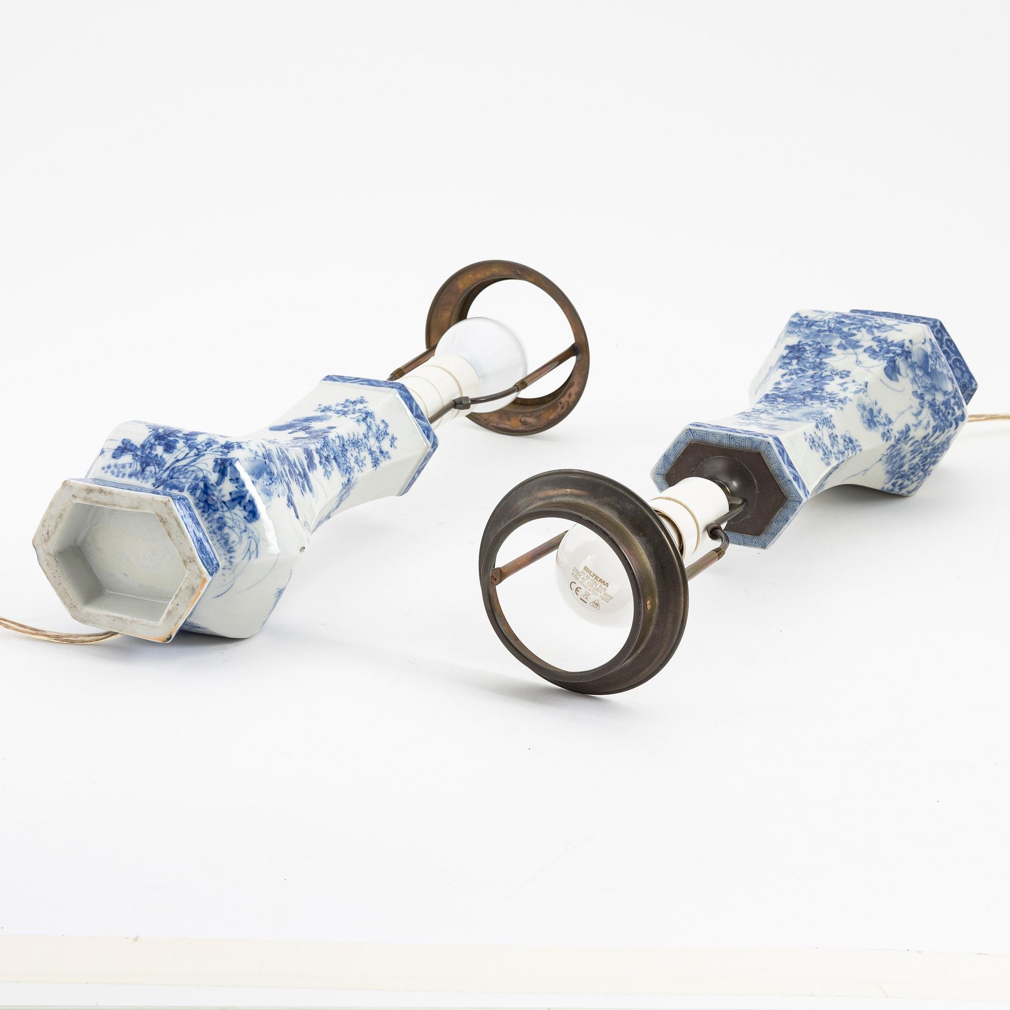 Bordslampor, ett par, porslin, Seto, Japan, Meiji, omkring 1900.