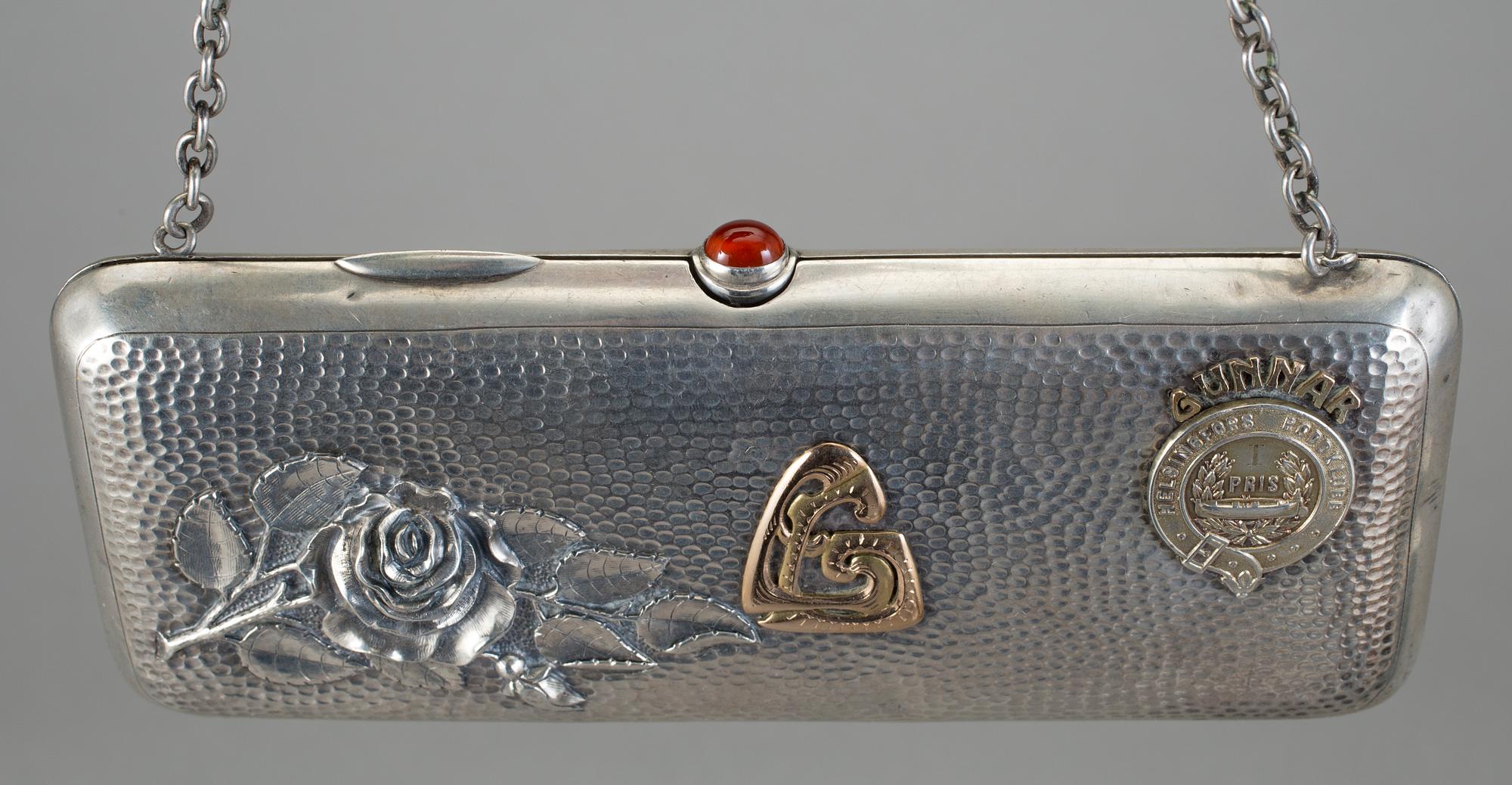 HANDVÄSKA, silver, C A Roine, Åbo, 1919. Totalvikt ca 300 g.