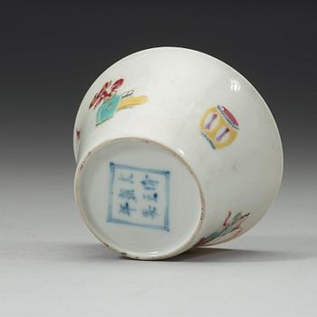 A famille rose bowl, Qing dynasty (1644-1912) with Yongzheng mark.