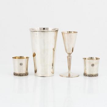 Supkoppar, ett par, bägare samt snapsglas, silver. Bl a Cesons, Göteborg 1972.