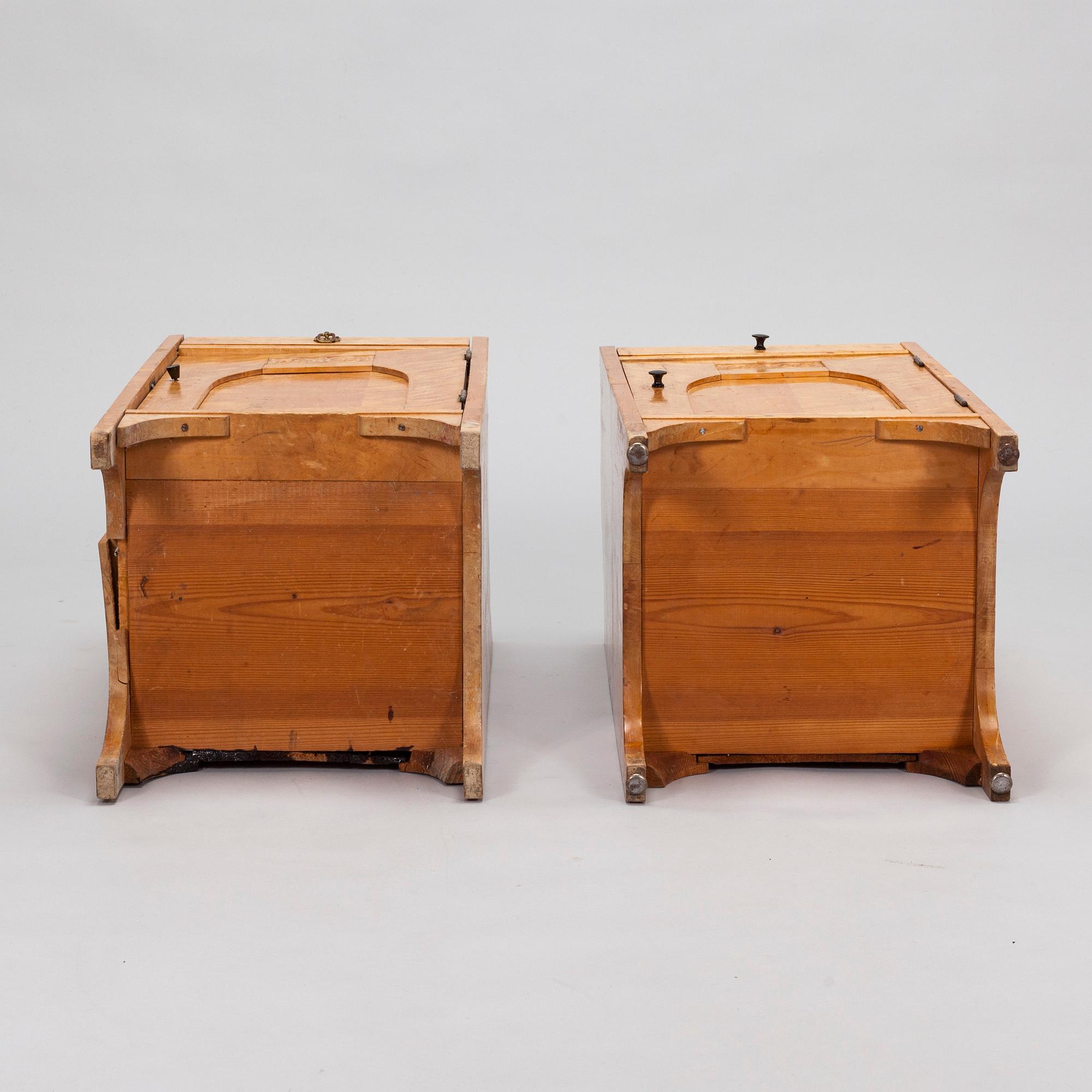 Louis Sparre, nattduksbord, 2 st, Aktiebolaget Iris, Borgå. Omkring 1900.