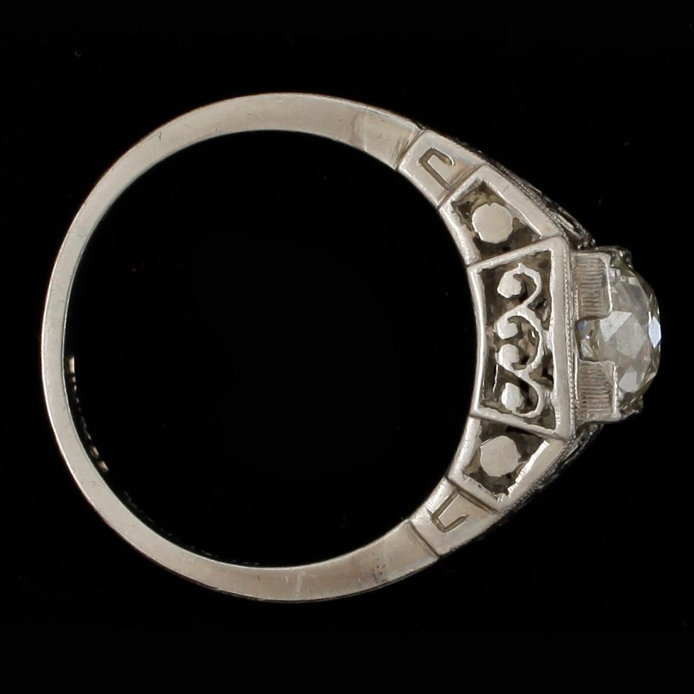 RING, platina, med gammalslipad diamant ca 1 ct. Otydlig stämpel. Vikt 5 g.