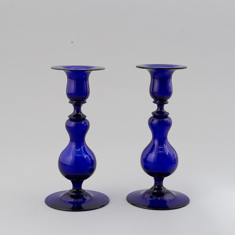 HUGO GEHLIN, a set of 4 glass candlesticks, Gullaskruf.