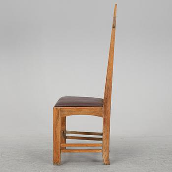 An oak art noveau chair from around year 1900.