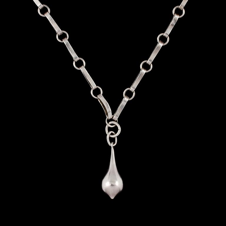 COLLIER, silver, stämpad AD, importstämplad, omkring 1900-talets tredje kvartal. Vikt 19 g.