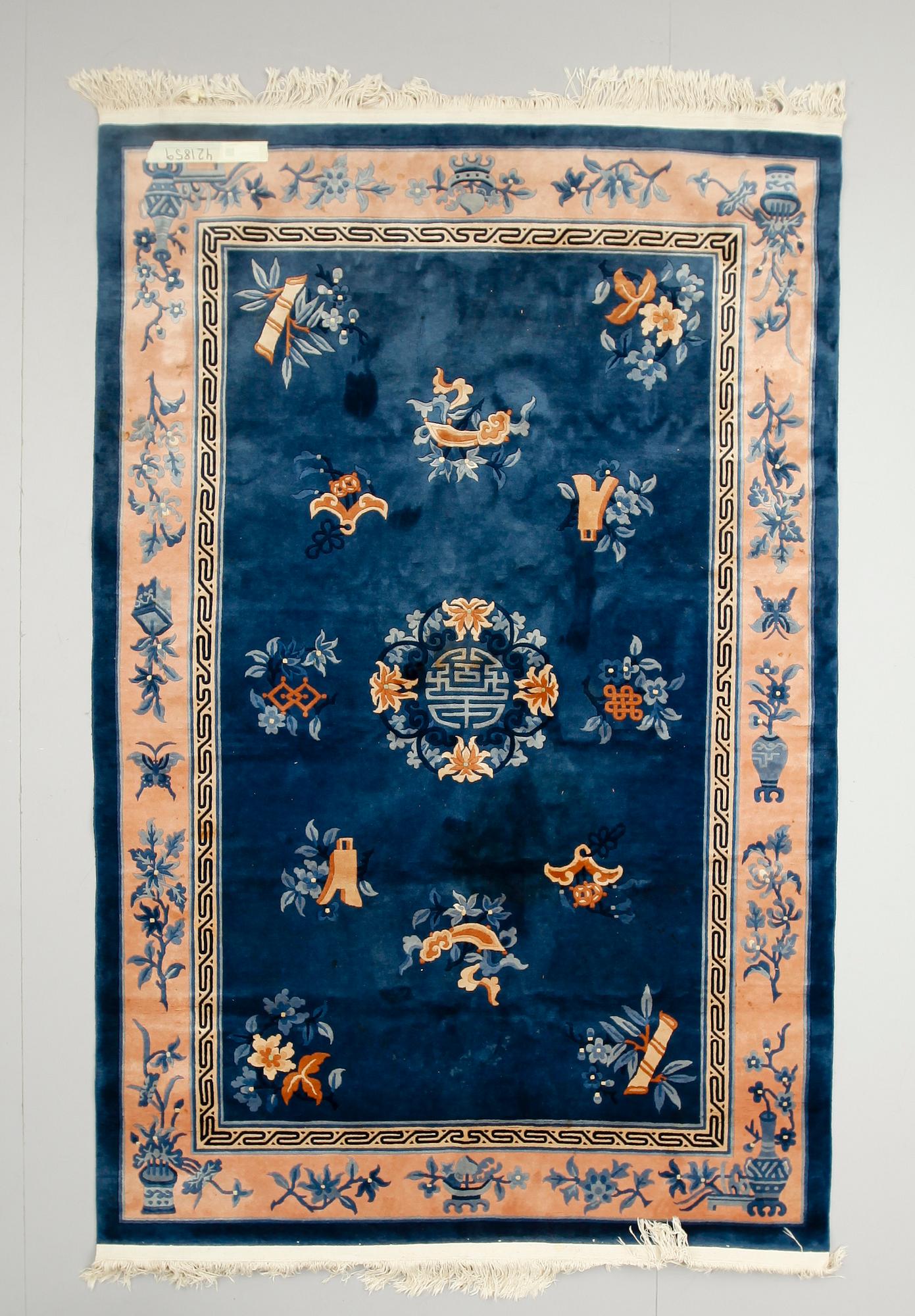 MATTA, Kina, 1900-talets andra hälft. 280 x 182 cm.