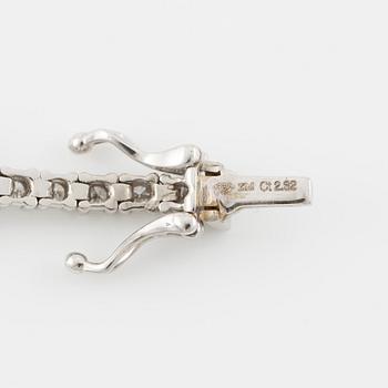 Bracelet 18K white gold with round brilliant-cut diamonds.