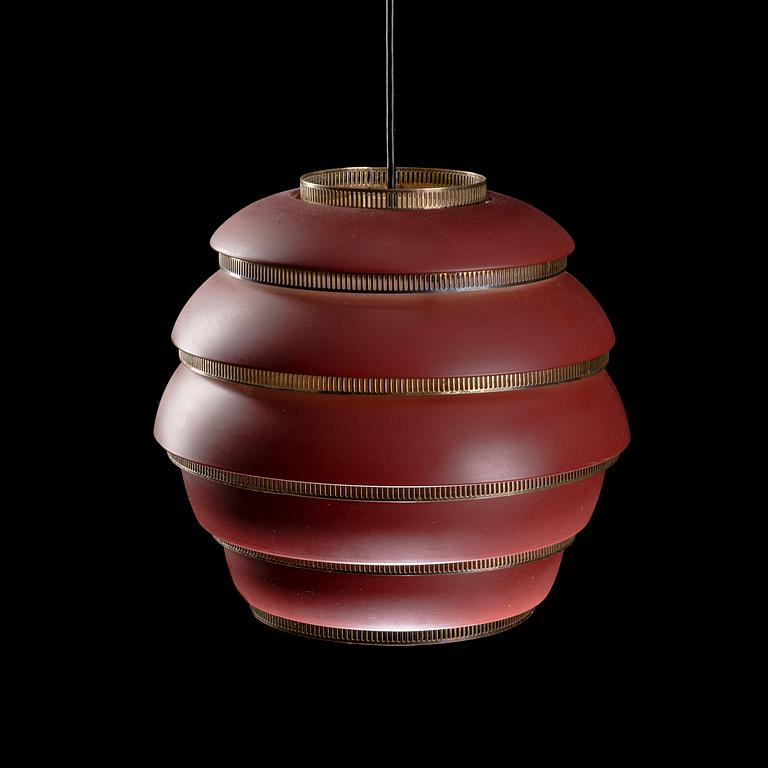 ALVAR AALTO, A CEILING LAMP. Beehive A331. Manufactured by Valaistustyö. Designed 1953.