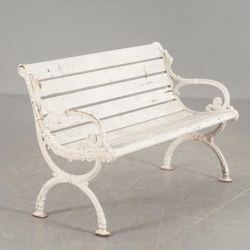 TRÄDGÅRDSBÄNK. Husqvarna, 1900-tal.