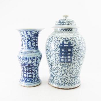 Lock urn and vase China 20th century porcelain.