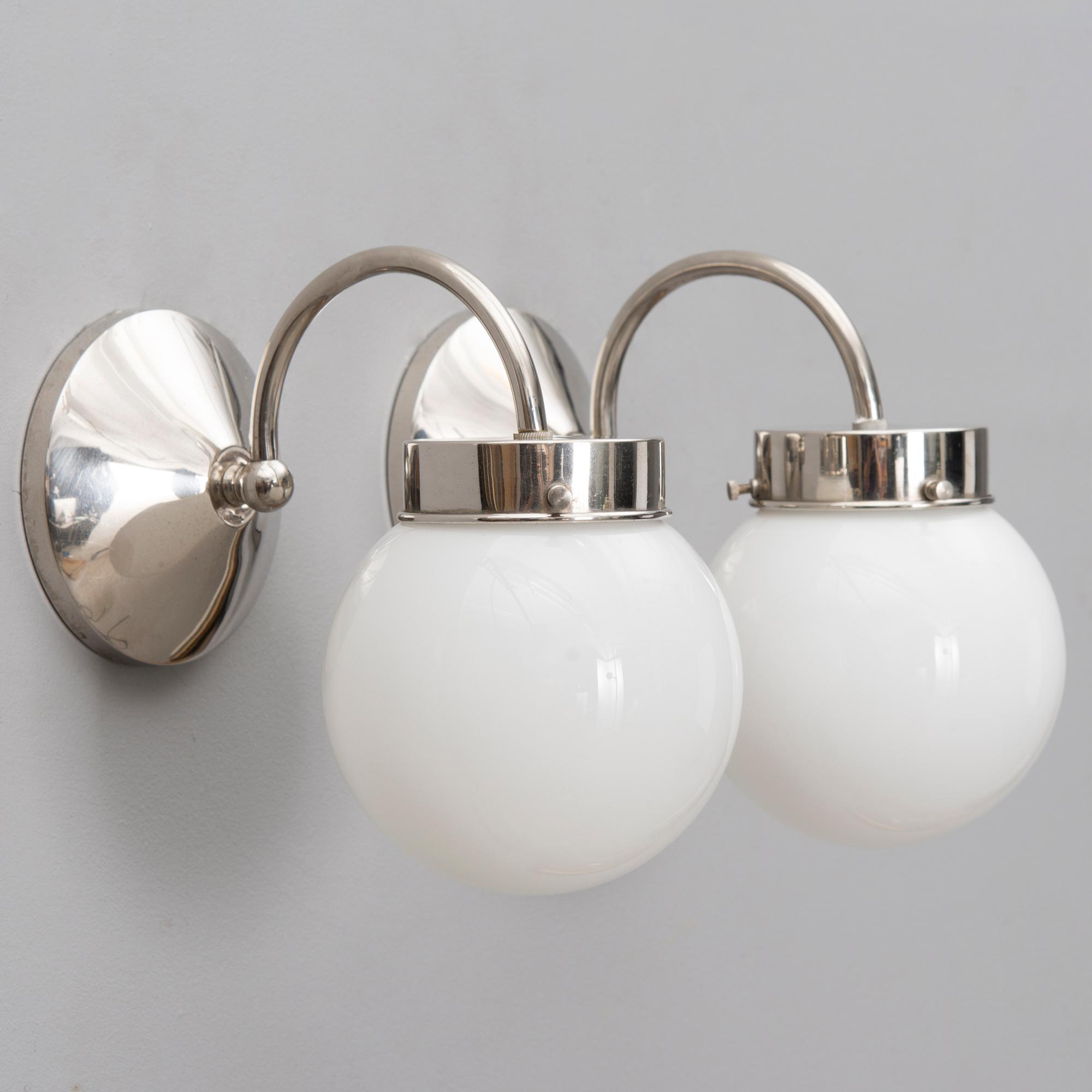 PAAVO TYNELL, VÄGGLAMPOR, ett par, modell 7204, Taito. 1930-talet.