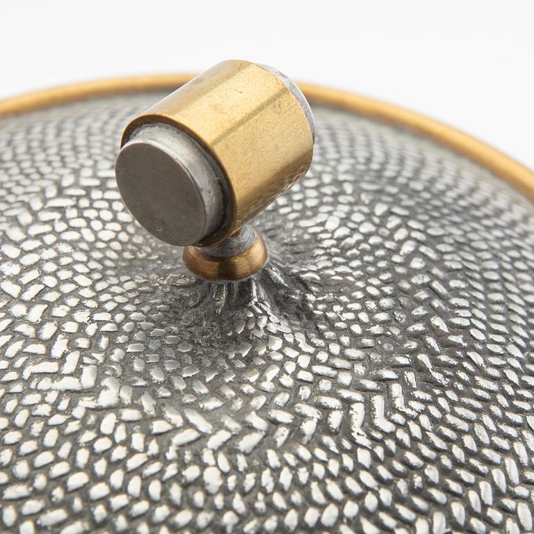 Estrid Ericson, tobacco box with lid, modell A2273, Firma Svenskt Tenn, Stockholm 1948.