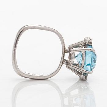 An 18K white gold ring with aquamarine and brilliant-cut diamonds, Conti, South Africa.