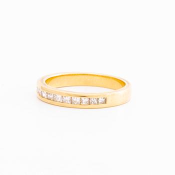 RING 18K gold w princess-cut diamonds approx 0,60 ct.