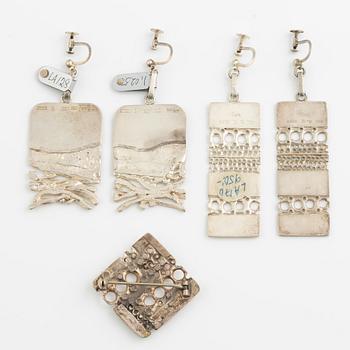 Lars Arby, två par örhängen och en brosch, sterlingsilver, Göteborg 1969, 1970 och 1980.