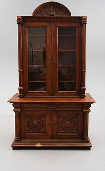 SKÅP/BOKSKÅP, omkring år 1900.