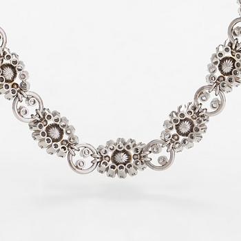 A.Tillander, a platinum necklace/bracelet, with brilliant-cut diamonds totalling approx. 6.72 ct and cultured pearls.