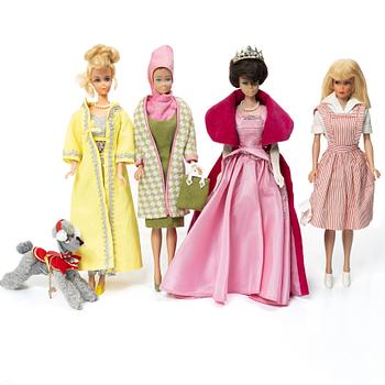 Barbiedockor, 4 st, samt kläder och accessoarer, Mattel, 1960-/70-tal.