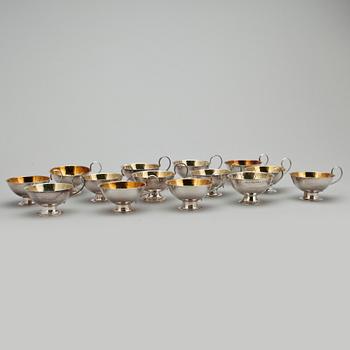 PUNCHMUGGAR, 12 st, silver, bla. Arkala Johanna Gottschalk, Stockholm 1970. Total vikt ca 473 gram.