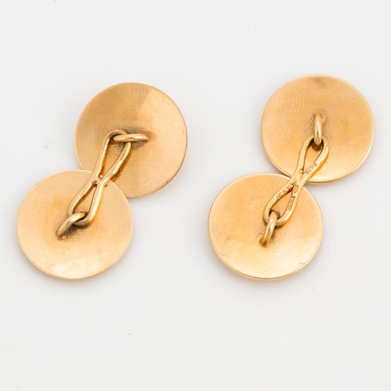 A pair of 18K gold cufflinks.