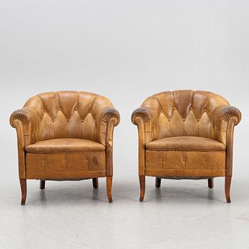 A pair of club armchairs, first half of the 20th Century.