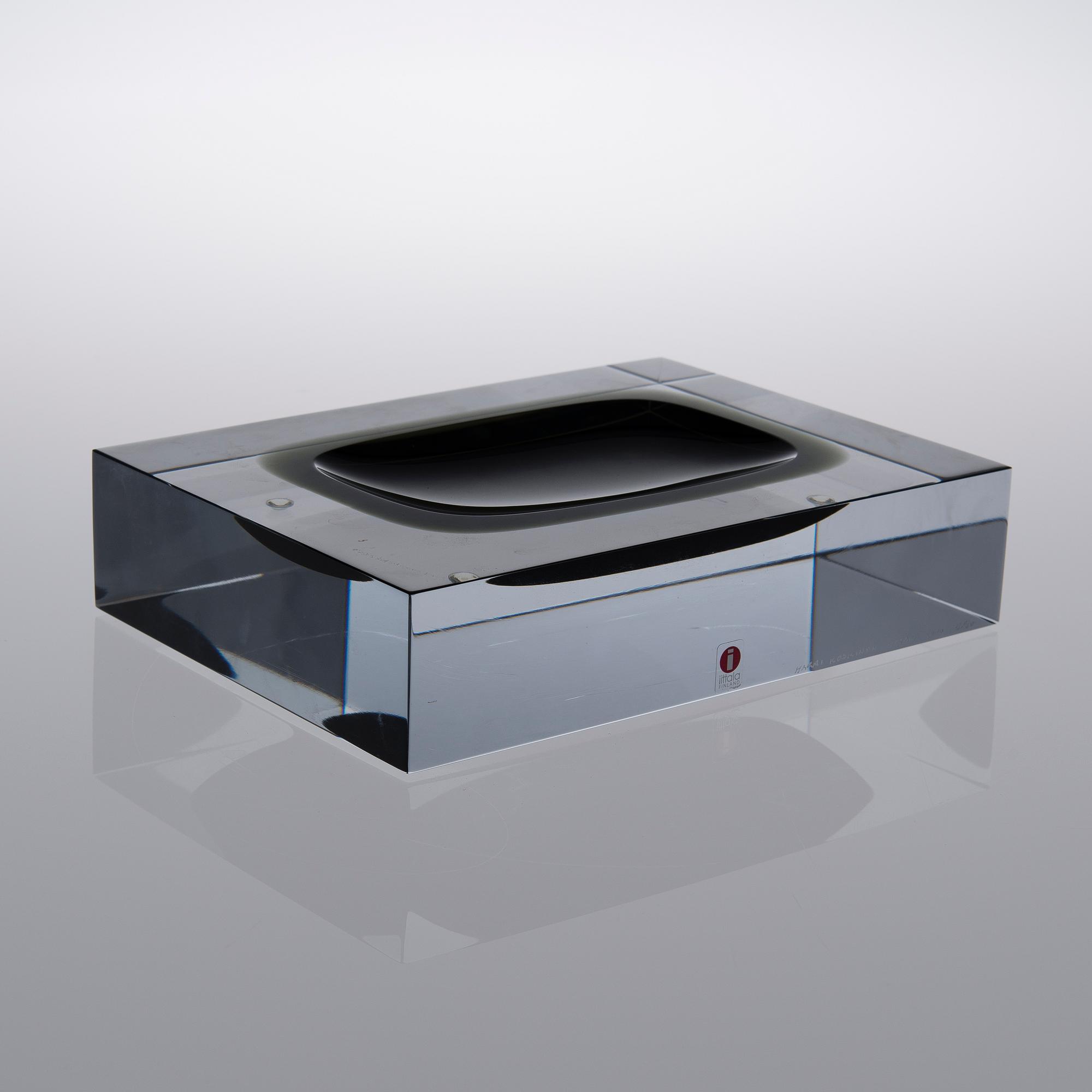 HARRI KOSKINEN, ART GLASS, "Alue", signed Harri Koskinen, Iittala 2000 5/30.