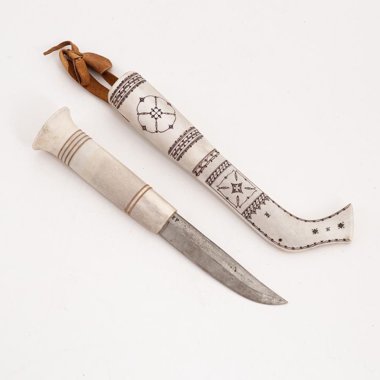 A reindeer horn knife by Esse Poggats, before 1964, signed.