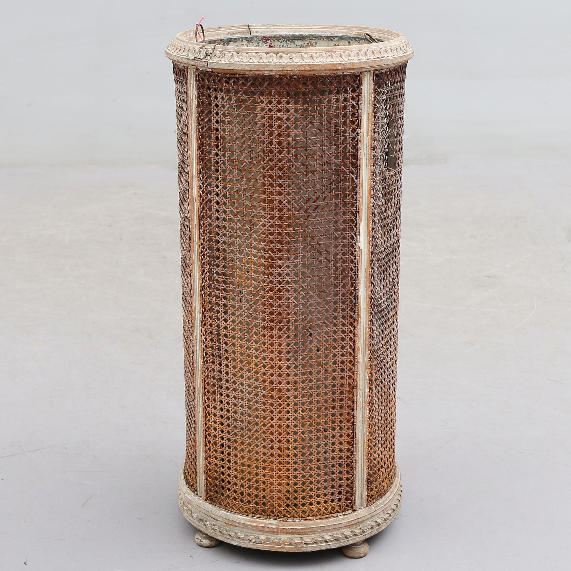 PARAPLYSTÄLL, 1900-talets första hälft.