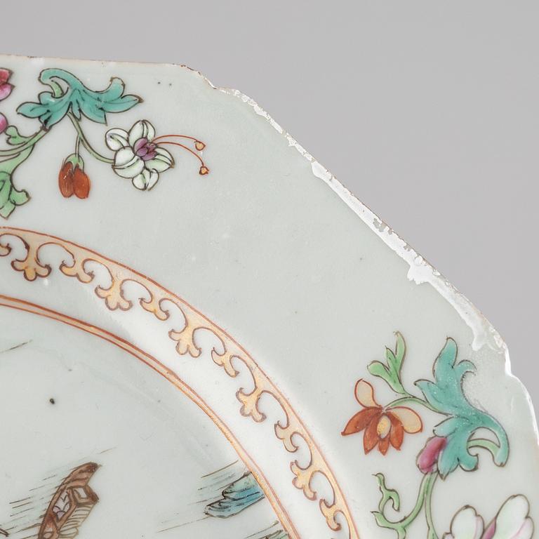 A pair of Chinese porcelain famille rose plates, Qing dynasty, Qianlong (1736-1795).