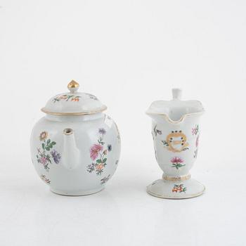 A Chinese porcelain tea service, 14 pieces, Qing dynasty, Qianlong (1736-95).