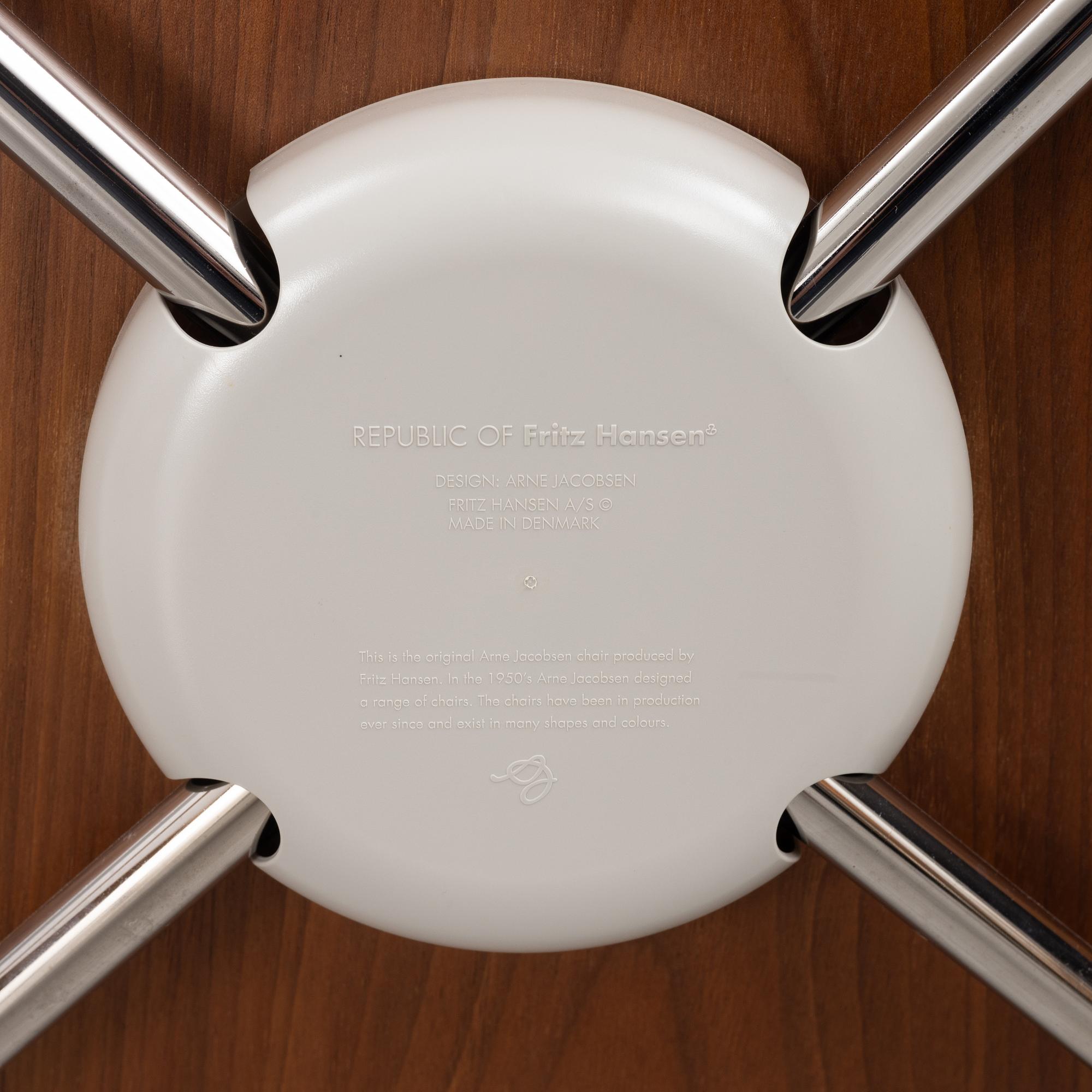 A set of six 'Serie 7' chairs by Arne Jacobsen for Fritz Hansen, 21st Century.