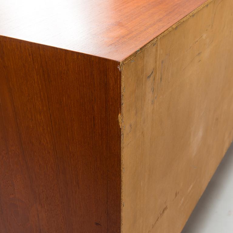 Olli Borg, a mid-20th century '4004' sideboard for Asko.