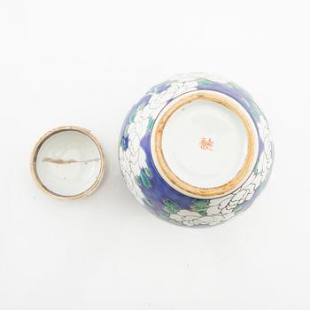 Vases 2 pcs urn and bowl Japan 20th century porcelain.
