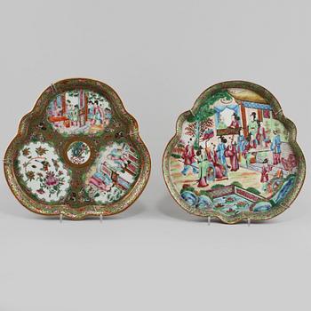 FAT, 2 st snarlika, porslin, Kanton, Kina, omkring sekelskiftet 1800/1900.