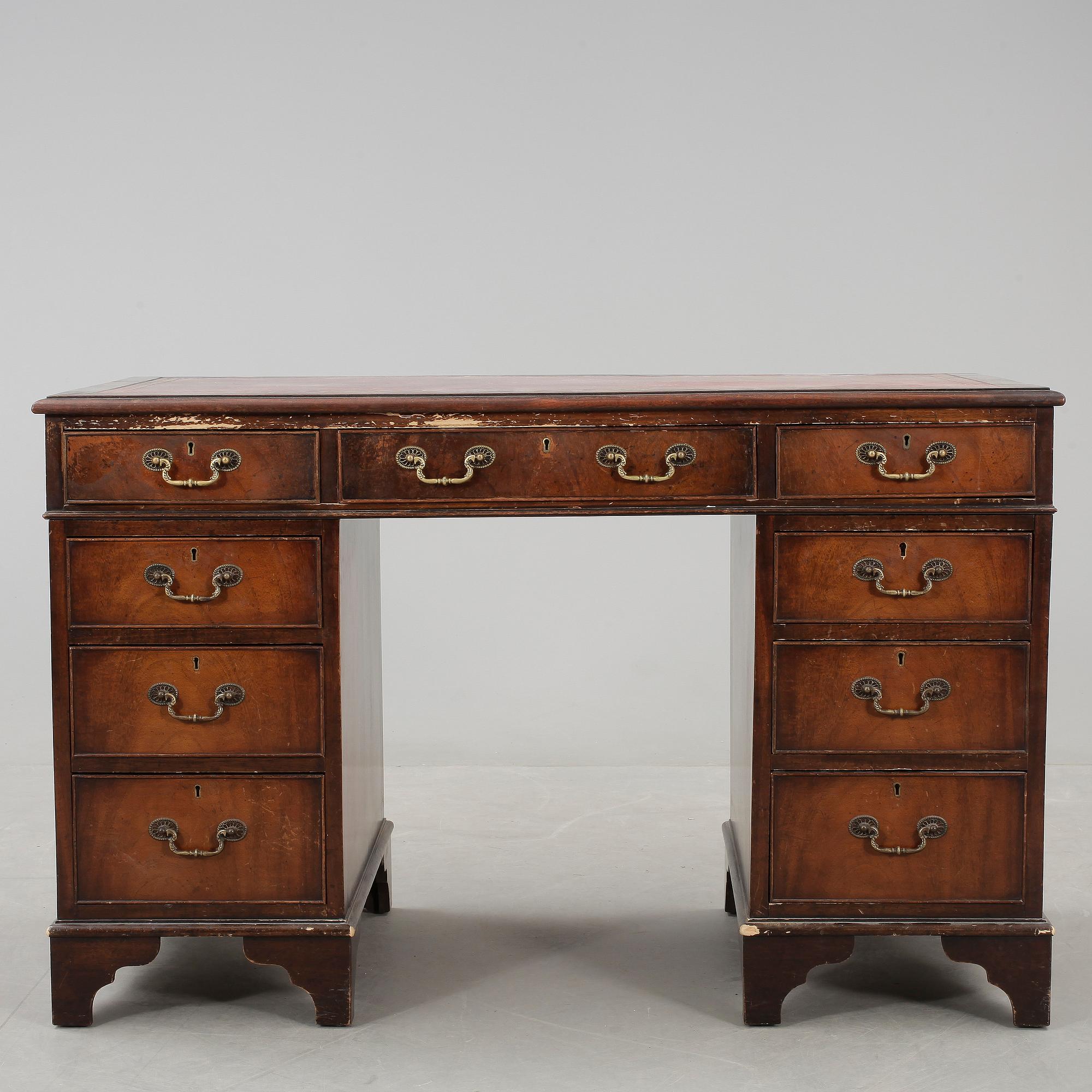 SKRIVBORD, England. 1900-tal.
