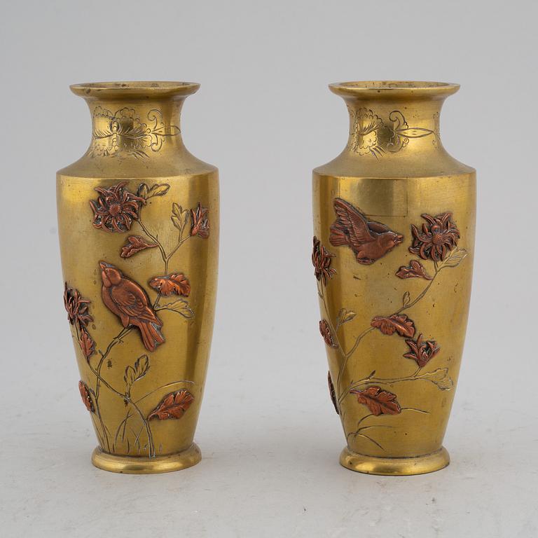 A pair of Japanese vases, early 20th Century.