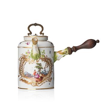 426. A Meissen Chocholat pot with cover, 18th Century.