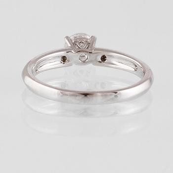 RING, 18K vitguld med briljantslipade diamanter ca 0.55 ct. Vikt 3,2 gram.