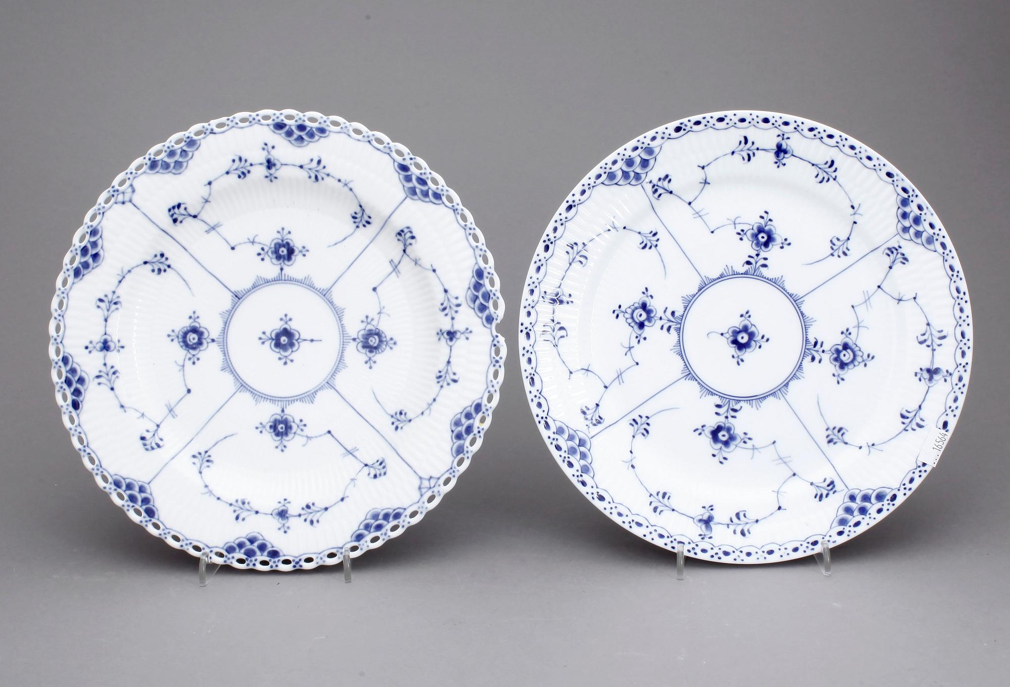 SERVISDELAR, 125 delar, porslin, "Musselmalet" Royal Copenhagen.