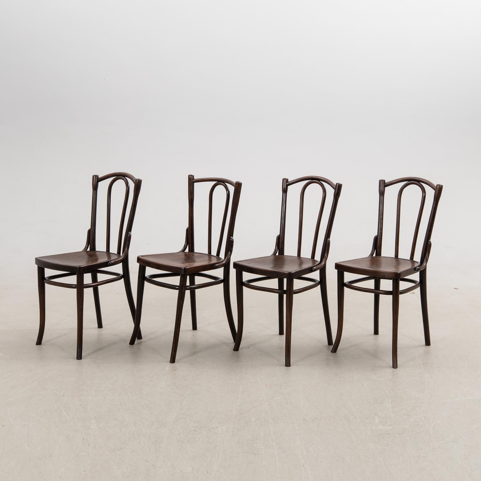 Stolar 4 st snarlika 1900-talets första hälft.