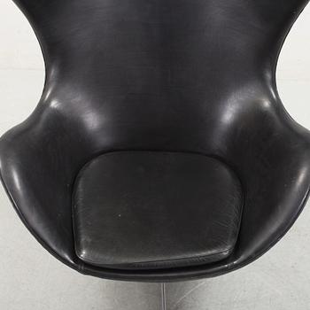ARNE JACOBSEN, fåtölj, "Ägget", Fritz Hansen, Danmark, 1960-tal.