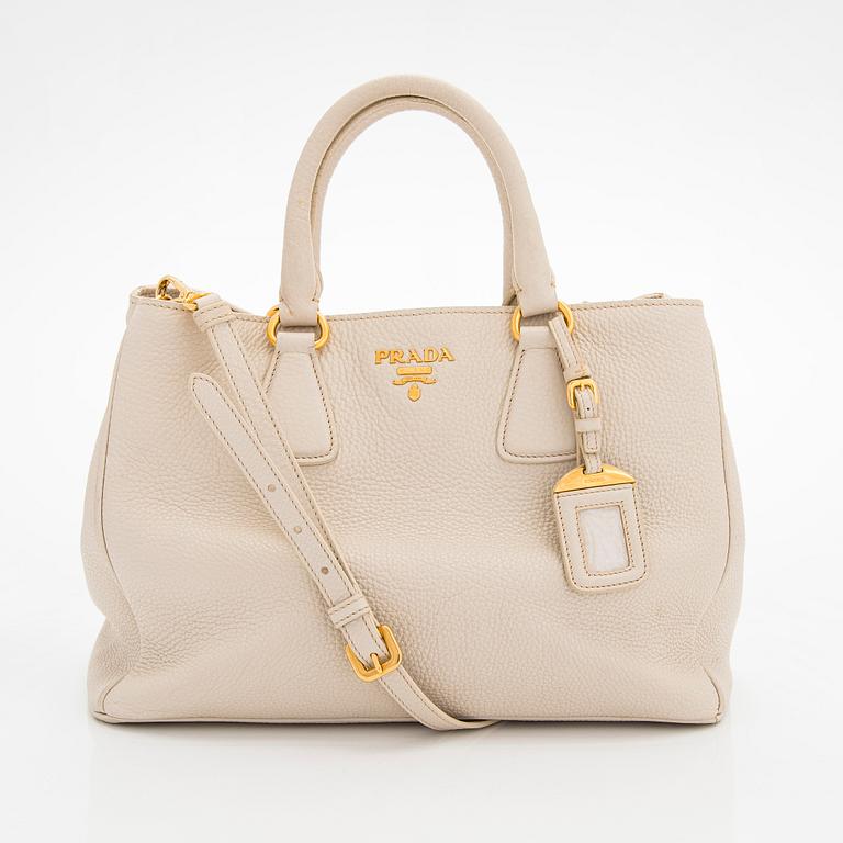 Prada, a 'Vitello Daino Tote' bag.