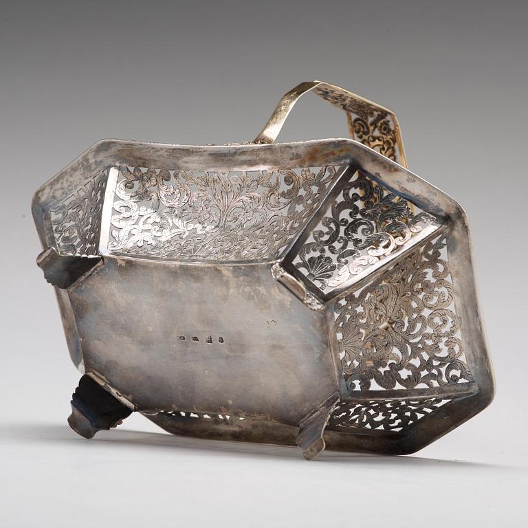 A Russian silver bread basket marks of Fedor Frolow, Moscow 1838.