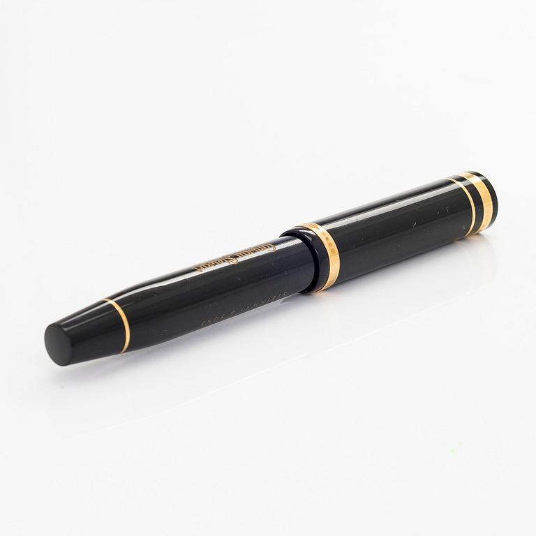 Conway Stewart, a fountain pen, 'Steinway & Sons'.