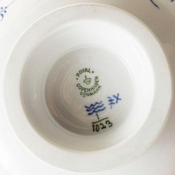 a set of four 'Musselmalet' porcelain bowls '1023' by Royal Copenhagen.