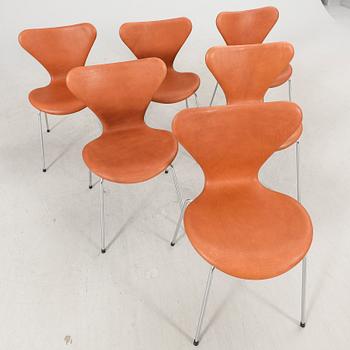 Arne Jacobsen, a set of six Sjuan chairs for Fritz Hansen alter aprt of the 20th century.