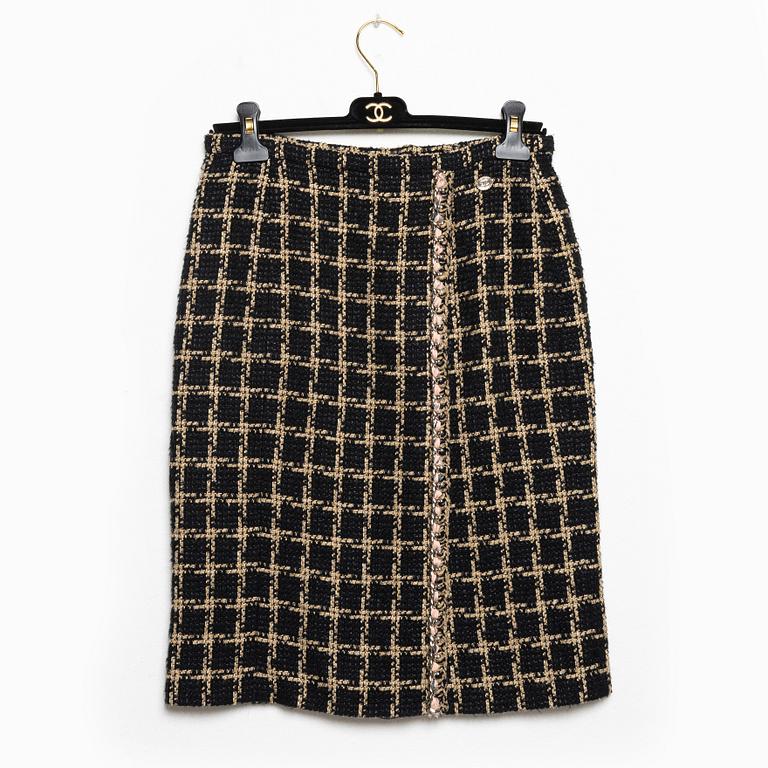 Chanel, a two-piece suit, after 2010, size Fr 38.