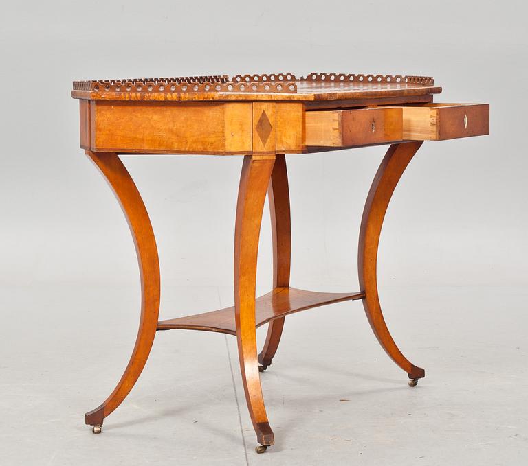 DAMSKRIVBORD, empire/biedermeier. 1800-talets första hälft.