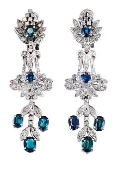 642. EARRINGS.