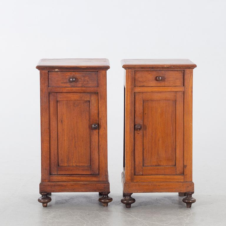 SÄNGBORD ett par 1900-talets första hälft.